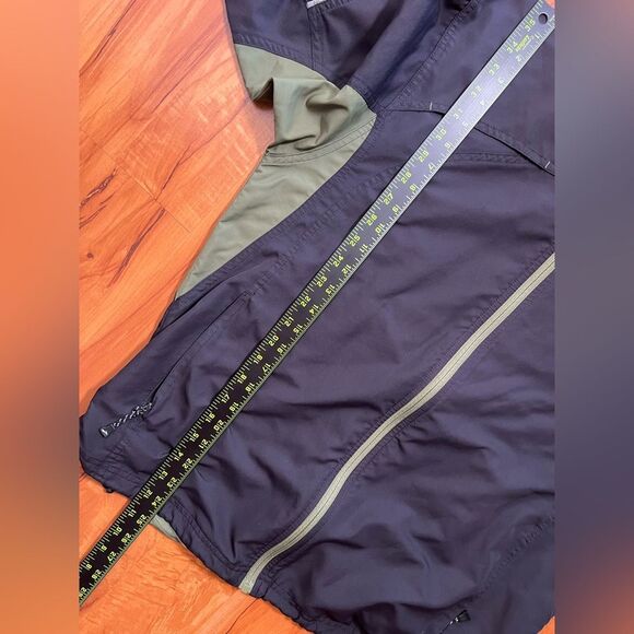 Brooks Men's Charcoal and Olive Windbreaker - Picture 12 of 14